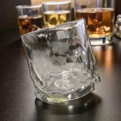 НАКЛОНЕНА ЧАША ЗА УИСКИ 6 броя - РОК ЕНД РОЛ