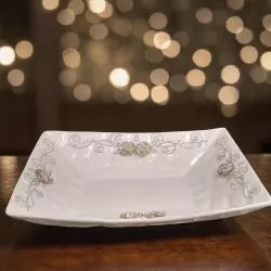 ПЛАТО С РЕЛЕФНИ ОРНАМЕНТИ ОТ СРЕБРИСТИ ЦВЕТЯ - СРЕБЪРНА ПРОЛЕТ