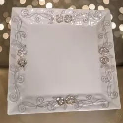 ПЛАТО С РЕЛЕФНИ ОРНАМЕНТИ ОТ СРЕБРИСТИ ЦВЕТЯ - СРЕБЪРНА ПРОЛЕТ