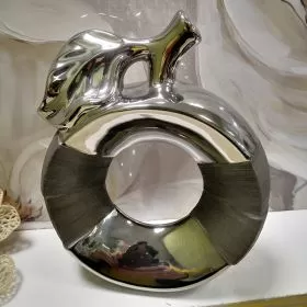 СТИЛИЗИРАНА ФИГУРА НА ЯБЪЛКА
