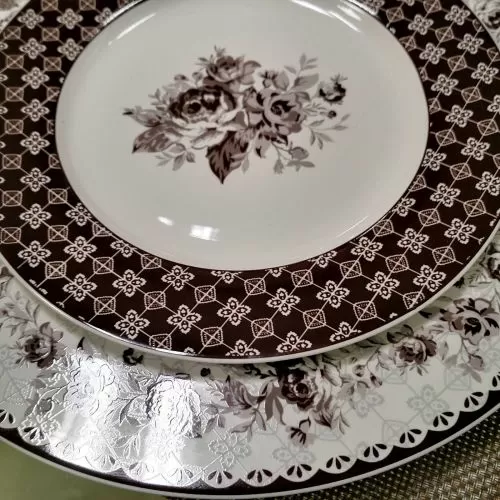 СЕРВИЗ ЗА ХРАНЕНЕ 19 ЧАСТИ - КАФЯВИ РОЗИ