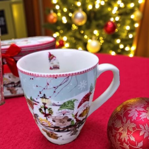 КОЛЕДНА ЧАША - ПОМОЩНИЦИТЕ НА ДЯДО КОЛЕДА