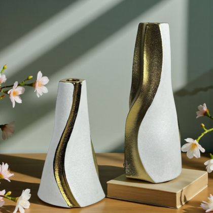  КОМПЛЕКТ ВАЗА И СВЕЩНИК - ИЗКУСТВО В БЯЛО И ЗЛАТО