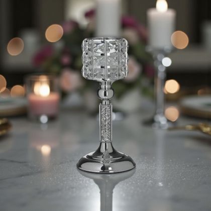 СВЕЩНИК В СРЕБРИСТО СЪС СРЕБЪРНИ КАМЪНИ