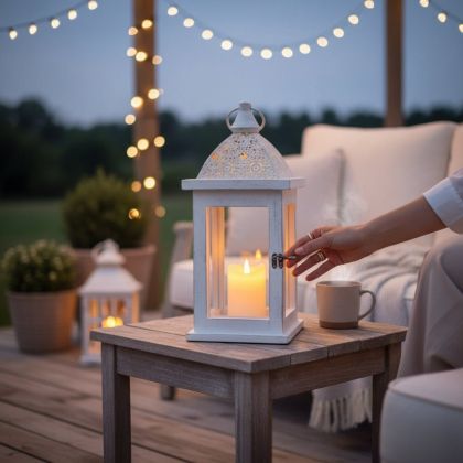 ФЕНЕР ПРОТИВ ВЯТЪР - СВЕТЛИНА В НОЩТА