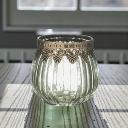 Стъклен прозрачен свещник с метален обков в златисто Ф8Х8