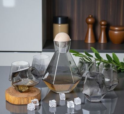 СЕТ ЗА УИСКИ 7 ЧАСТИ С НАКЛОНЕНИ ЧАШИ /гарафа+6 чаши/ - НЮАНСИ НА ПУШЕК