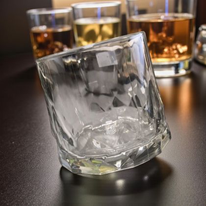 НАКЛОНЕНА ЧАША ЗА УИСКИ 6 броя - РОК ЕНД РОЛ