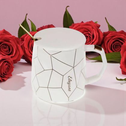 ЧАША С КАПАЧЕ И ЛЪЖИЧКА - ЧЕРНО-БЯЛА СТРАСТ