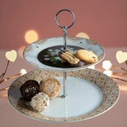 ПОРЦЕЛАНОВО ПЛАТО НА ДВЕ НИВА - БУКЕТ ОТ БЕЛИ ЛИЛИУМИ 