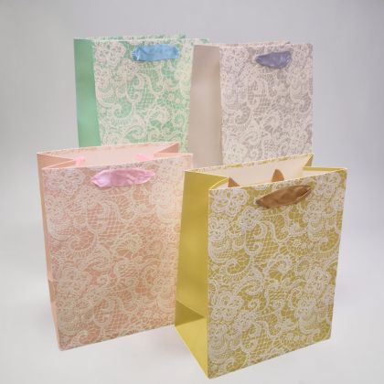 ПОДАРЪЧНА ТОРБИЧКА 42см*30см / 4 валианта / - БРОКАТЕНА ДАНТЕЛА