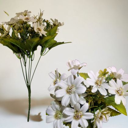 БУКЕТЧЕ ОТ НЕЖНИ МАРГАРИТКИ - ПРОЛЕТНИ УТРИНИ