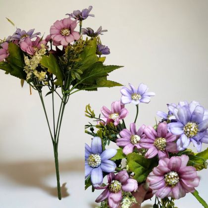 БУКЕТЧЕ ОТ НЕЖНИ МАРГАРИТКИ -  ПРОЛЕТНИ УТРИНИ