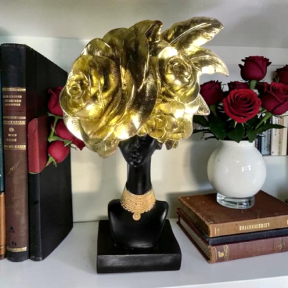 ФИГУРА ЖЕНА - КОСИ ОТ ЗЛАТНИ ЦВЕТЯ