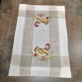 БРОДИРАНО ВЕЛИКДЕНСКО КАРЕ / ПОДЛАЖКА ЗА ХРАНЕНЕ 30см*45см - ПЕТЕЛА КУКУРИГА ПРЪВ