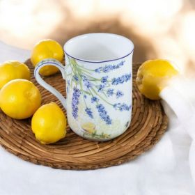 ПОРЦЕЛАНОВА ЧАША В КУТИЯ - С ДЪХ НА ЛИМОНИ И ЛАВАНДУЛА