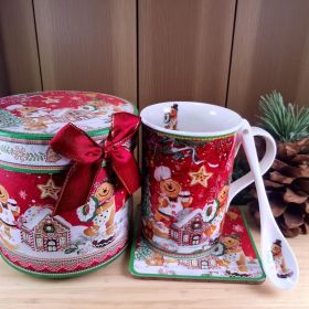 КОЛЕДНА ЧАША С ЛЪЖИЧКА И ПОДЛОЖКА - КАНЕЛЕНА СЛАДОСТ