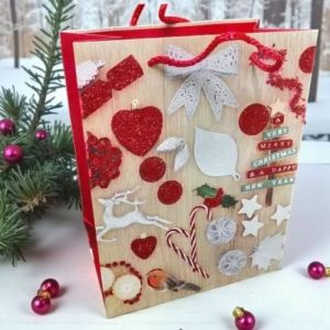 КОЛЕДНА ПОДАРЪЧНА ТОРБИЧКА 32см*26см*12см / 4 дизайна / - БЛЯСЪК В ЧЕРВЕНО 
