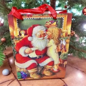 ПОДАРЪЧНА КОЛЕДНА ТОРБИЧКА 24см*18см*8см - ДЯДО КОЛЕДА МЕ ЧУ 
