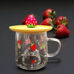 СТЪКЛЕНА ЧАША С ДЕКОРАЦИЯ ЯГОДА - ВКУСЪТ НА СТРАСТТА