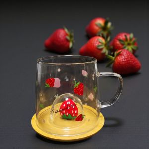 СТЪКЛЕНА ЧАША С ДЕКОРАЦИЯ ЯГОДА - ВКУСЪТ НА СТРАСТТА