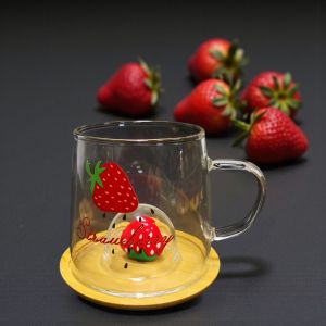 СТЪКЛЕНА ЧАША С ДЕКОРАЦИЯ ЯГОДА - ВКУСЪТ НА СТРАСТТА