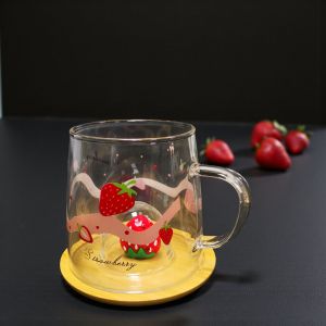 СТЪКЛЕНА ЧАША С ДЕКОРАЦИЯ ЯГОДА - ВКУСЪТ НА СТРАСТТА