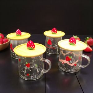 СТЪКЛЕНА ЧАША С ДЕКОРАЦИЯ ЯГОДА - ВКУСЪТ НА СТРАСТТА