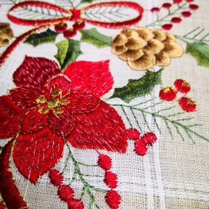 КОЛЕДНО КАРЕ  С БРОДЕРИЯ 90см*90см - КОЛЕДНА ЗВЕЗДА И ШИШАРКИ