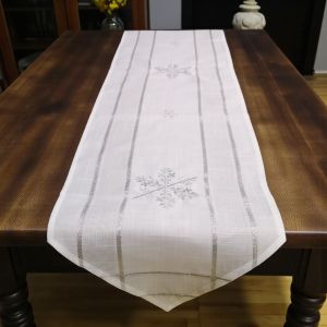 БРОДИРАНО КОЛЕДНО КАРЕ / РЪНЪР 40см*180см - СРЕБЪРНИ СНЕЖИНКИ В ПРАЗНИЧНАТА НОЩ