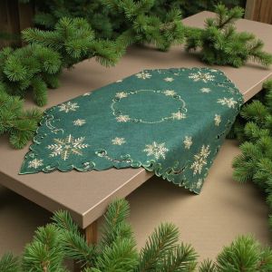 КОЛЕДНО КАРЕ С БРОДЕРИЯ 90см*90см - ЗЛАТНИ СНЕЖИНКИ В ГОРАТА