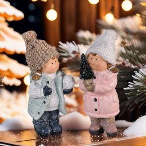 ФИГУРКА ДЕТЕ МОМИЧЕ - ИГРИ В СНЕГА