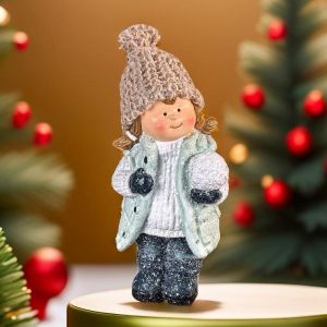 ФИГУРКА ДЕТЕ МОМИЧЕ - ИГРИ В СНЕГА