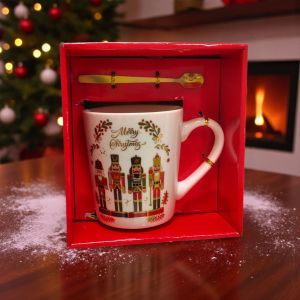 КОЛЕДНА ЧАША С ЛЪЖИЧКА В ПОДАРЪЧНА КУТИЯ - ЛЕШНИКОТРОШАЧКАТА