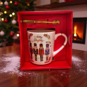 КОЛЕДНА ЧАША С ЛЪЖИЧКА В ПОДАРЪЧНА КУТИЯ - ЛЕШНИКОТРОШАЧКАТА