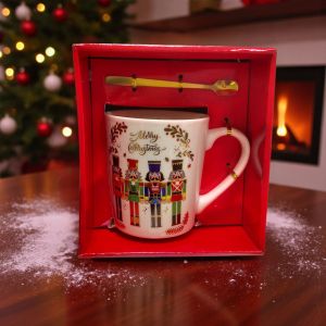 КОЛЕДНА ЧАША С ЛЪЖИЧКА В ПОДАРЪЧНА КУТИЯ - ЛЕШНИКОТРОШАЧКАТА