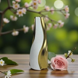 СТИЛНА ВАЗА 37см - ИЗКУСТВО В БЯЛО И ЗЛАТО