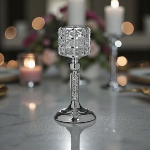 СВЕЩНИК В СРЕБРИСТО СЪС СРЕБЪРНИ КАМЪНИ