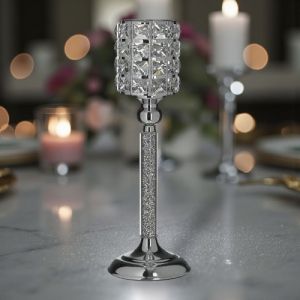 СВЕЩНИК В СРЕБРИСТО СЪС СРЕБЪРНИ КАМЪНИ