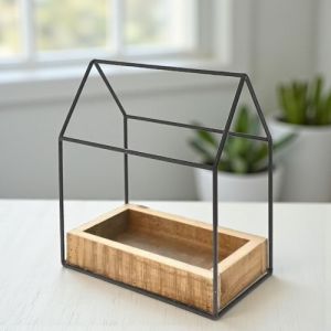 МЕТАЛНА КЪЩА НА ДЪРВЕНА ПОСТАВКА 