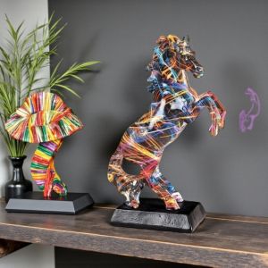 ФИГУРА КОН - ЦВЕТНИ ЛИНИИ ОТ ДЪГАТА