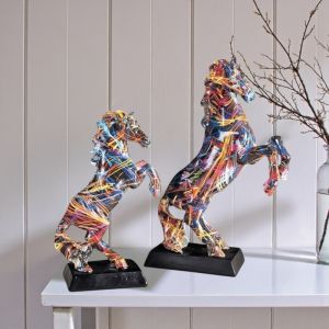 ФИГУРА КОН - ЦВЕТНИ ЛИНИИ ОТ ДЪГАТА