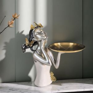 ПОДНОС МОМИЧЕ - ПЕПЕРУДЕНИ МЕЧТИ