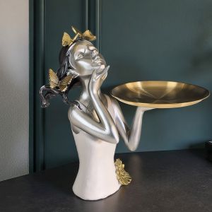 ПОДНОС МОМИЧЕ - ПЕПЕРУДЕНИ МЕЧТИ