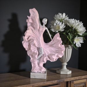 СТАТУЕТКА НА ЖЕНА - ТАНЦ С ВЯТЪРА