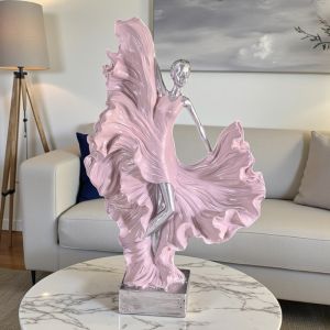 СТАТУЕТКА НА ЖЕНА - ТАНЦ С ВЯТЪРА