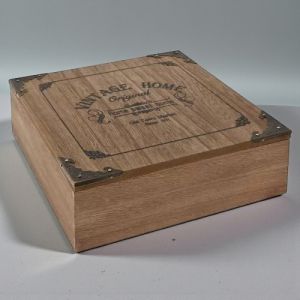 ДЪРВЕНА КУТИЯ ЗА СЪХРАНЕНИЕ- ДОМ ОТ ДЪРВО