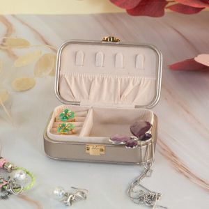 КУТИЯ ЗА БИЖУТА - НЕЖНОСТ И УДОБСТВО