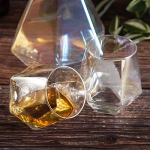 СЕТ ЗА УИСКИ 7 ЧАСТИ С НАКЛОНЕНИ ЧАШИ /гарафа+6 чаши/ - ХАМЕЛЕОНОВИ НЮАНСИ