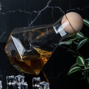 СЕТ ЗА УИСКИ 7 ЧАСТИ С НАКЛОНЕНИ ЧАШИ /гарафа+6 чаши/ - ЗЛАТНИ РИНГОВЕ